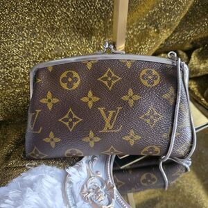 W/ CoA Louis Vuitton Vintage Marais Kisslock Pouch